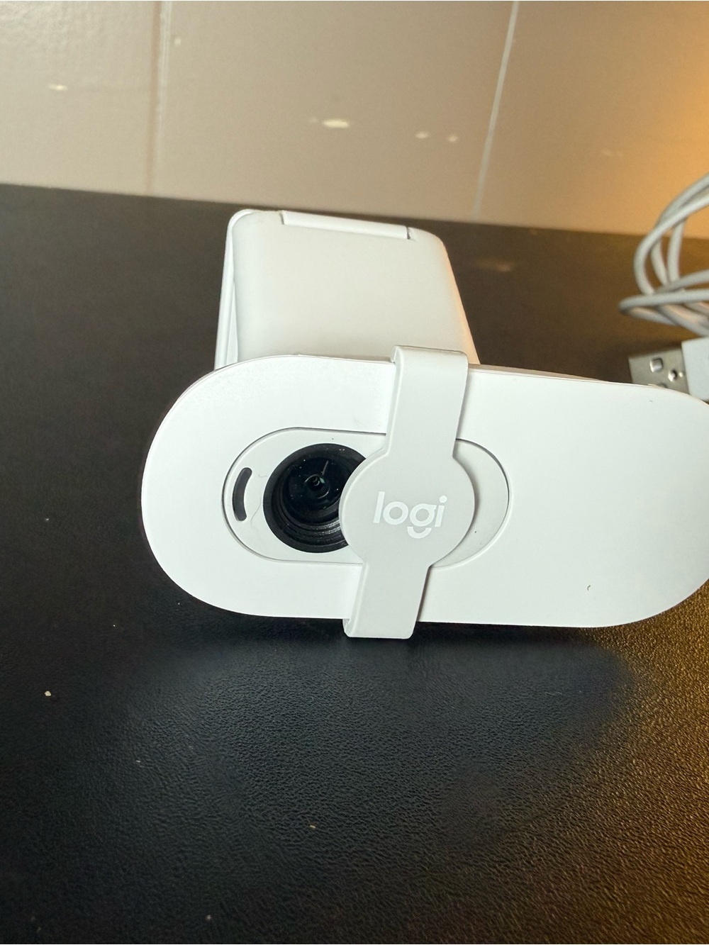 Logitech White USB Webcam with Privacy Cover